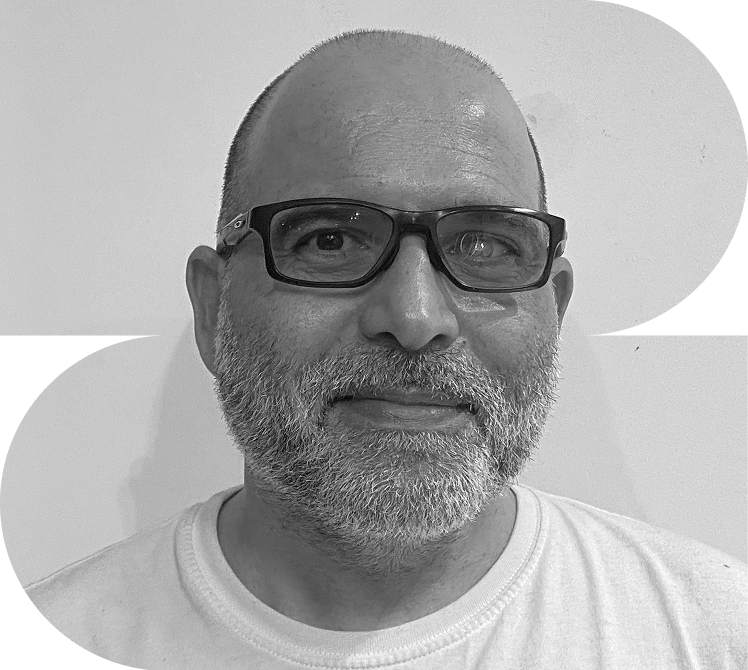 Fotografía en balnco y negro de Juan Andrés Ochoa, Gerente de Castor
